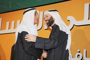 احمد السعدون يقبل دفيصل المسلم