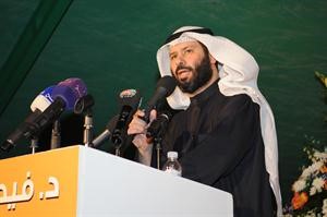 دفيصل المسلم متحدثا للحضور
