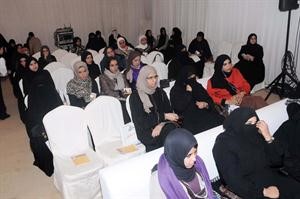  ناخبات الدائرة الثانية في ندوة المطر