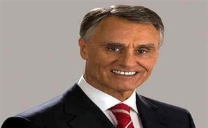 العشرات من البرتغاليين أمام قصر الرئاسة لتقديم المساعدات لرئيس البلاد بعد شكواه من انخفاض دخله