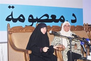 دمعصومة المبارك ودخديجة المحميد خلال اللقاء النسائي
