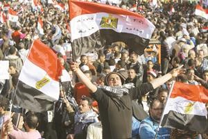 حشود ضخمة شاركت في جمعة العزة والكرامة او الغضب الثانية في ميدان التحرير امس افپ