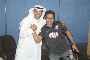 الاعلامي طلال الياقوت والمذيع مايك مبلتع في البرنامج﻿
