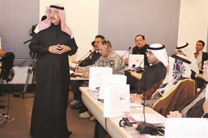 الزميل يوسف الجاسم يقدم شرحا عن تفاصيل الرحلة﻿