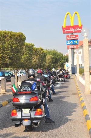 انشطة توعوية عند نقاط التوقف امام فروع ماكدونالدز