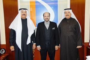 سيتارامان يتوسط احمد المهزع وعبدالرحمن المحمد
