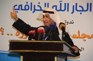 معادل الخرافي متحدثا الى الحاضرين في افتتاح مقره الانتخابي هاني الشمري
