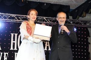 تكريم منال العمر
