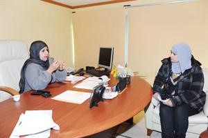 النائبة السابقة ومرشحة الدائرة الثانية دسلوى الجسار متحدثة للزميلة حنان عبدالمعبود