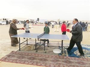مباراة في تنس الطاولة بين السفير العماني والزميل اسامة دياب﻿