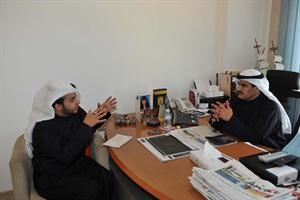 مرشح الدائرة الاولى احمد العبيد متحدثا للزميل عبدالله العنزي