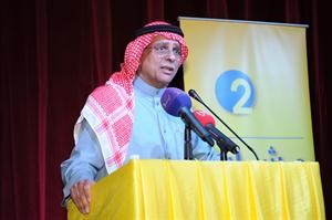 مرشح الدائرة الثانية النائب السابق مشاري العصيمي متحدثا خلال الندوة﻿
