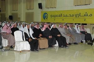 الحضور يستمعون لحديث مشاري العصيمي﻿