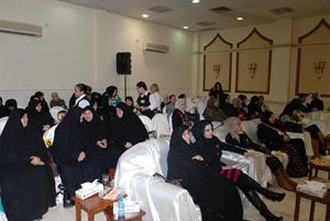 الحاضرات يستمعن للمرشحة م رشا الصايغ ﻿