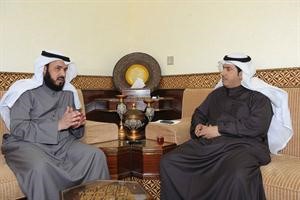 النائب السابق ومرشح الدائرة الخامسة عبدالله البرغش متحدثا للزميل عبدالهادي العجمي