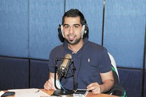 الموسوي يرد على المتصلين خلال البرنامج فريال حماد
