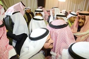 دمحمد الكندري يتلقى التهاني من الحضور