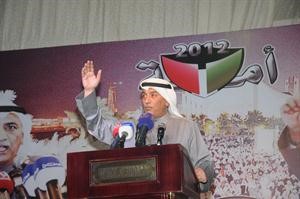 شعيب المويزري خلال الندوة انور الكندري
