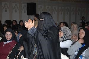 ناخبة تحيي محمد الصقر
