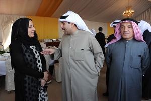 الشيخ حمد جابر العلي متحدثا لوزيرة التجارة داماني بورسلي بحضور المستشار محمد ابوالحسن