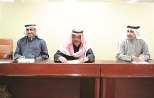 نجيب الحميضي وديوسف الحربش وبدر الشمري خلال عمومية اديم للاستثمار 	سعود سالم﻿