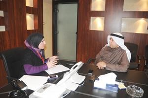 محمد بوشهري متحدثا للزميلة دارين العلي
