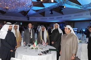 مصطفى الشمالي يتوسط حمد المرزوق و سمير النفيسي ومحمد العمر ودرايموند تورتو في افتتاح المؤتمرسعود سالم