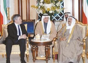 صاحب السمو الامير الشيخ صباح الاحمد مستقبلا غوردون براون﻿