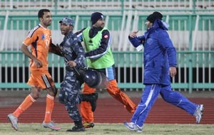 القوات الخاصة تفصل بين اسماعيل العجمي ولاعبي الجهراء