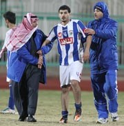 اداريو الجهراء يهدون حمود ملفي