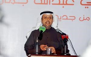 الوزير السابق عبدالهادي الصالح خلال الندوة﻿