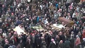 صورة عن الانترنت بثها ناشطون لجنازة عدد من المعارضين قتلوا في ادلب امس 	افپ﻿