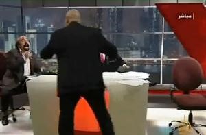 السياسي العوني جوزف ابوفاضل متجها الى الاعتداء على محي الدين اللاذقاني﻿