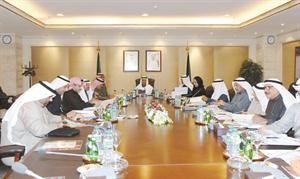سمو الشيخ جابر المبارك مترئسا اجتماعه الاول مع المجلس الاعلى للبترول﻿