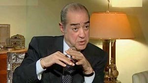 الديب يحضر محاكمة مبارك بعد شائعة هروبه