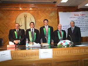 دعمر الكندري متوسطا لجنة مناقشة الرسالةناصر عبدالسيد﻿
