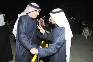 مرزوق الغانم في حديث جانبي مع مرزوق الخرافي على هامش عملية الفرز