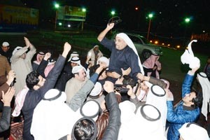 انصار عبدالرحمن العنجري يحتفلون بفوزه
