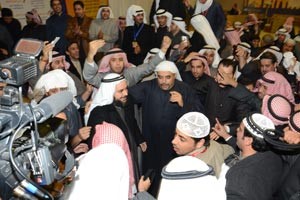 د جمعان الحربش وعبدالرحمن العنجري بين انصارهما عقب اعلان النتيجة