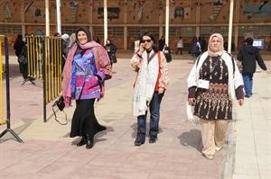 دفايزة الخرافي في طريقها للتصويت