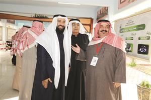 دعلي العمير في احد مراكز الاقتراع

