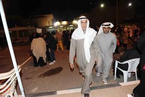 احمد السعدون في طريقه الى مركز الاقتراع