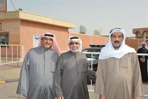 عدنان عبدالصمد خلال جولته في الدائرة الاولى