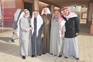صالح عاشور بين مؤيديه