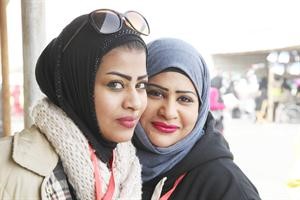نظرة وابتسامة