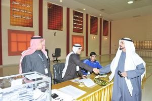 مخلد العازمي يحيي جهود العاملين في احدى اللجان