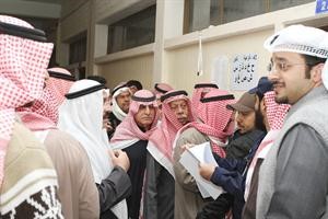 خالد الفضالة في انتظار الادلاء بصوته في الدائرة الاولى