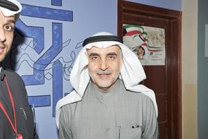 احمد لاري وجولة داخل احد المقار