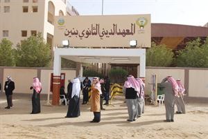 ناخبو الخامسة يتوافدون على احد مراكز الاقتراع
