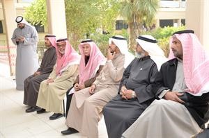 ناخبو الخامسة ينتظرون للادلاء باصواتهم